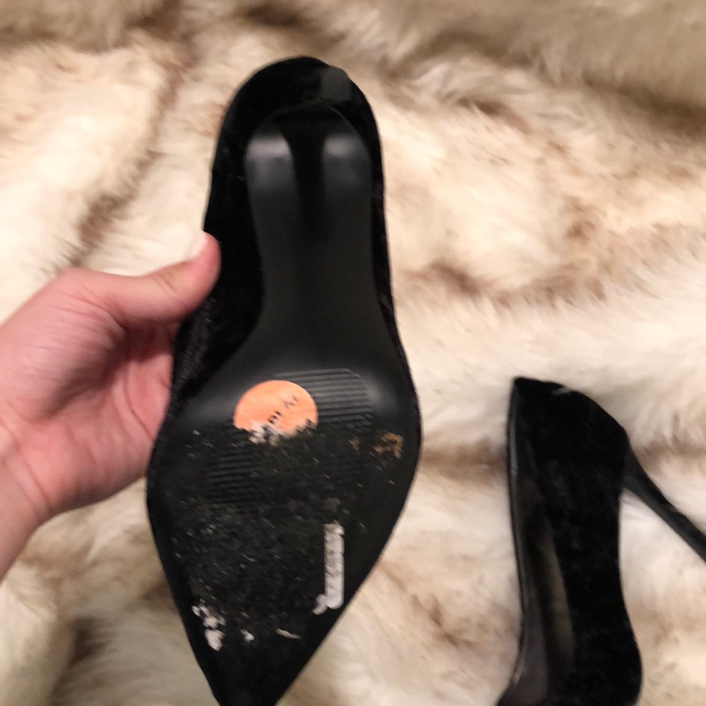 BLACK HEELS - Picture 4 of 5